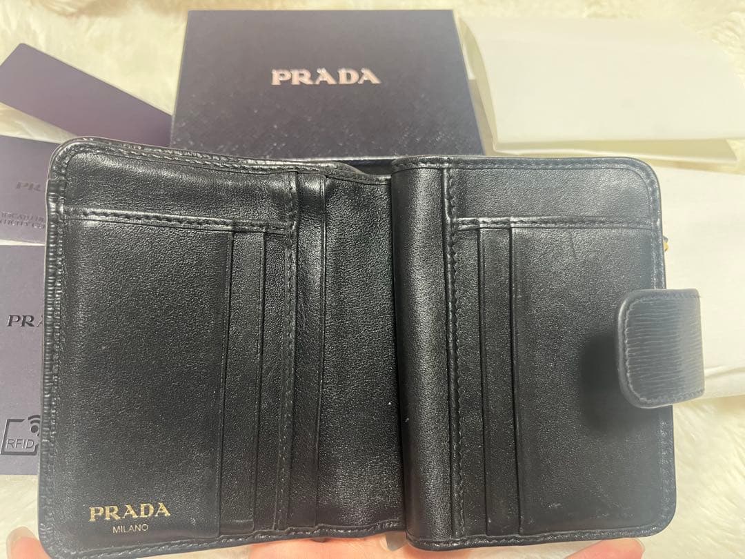 PRADA ブラックレザー 二つ折り財布 箱付き