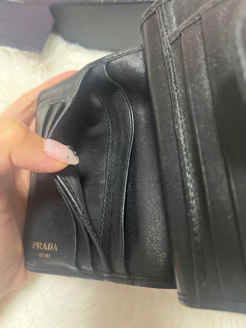PRADA ブラックレザー 二つ折り財布 箱付き