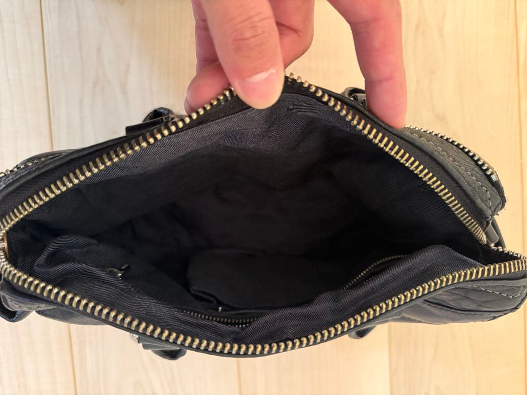 DIESEL LE-ZIPPER クロスボディー　バッグ　ブラック