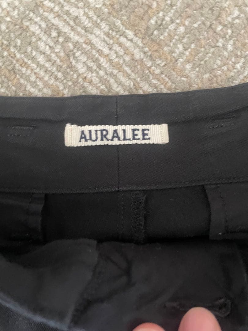 AURALEE ブラックタックパンツ