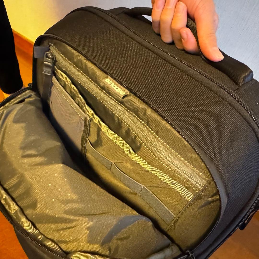 【incase】A.R.C. Daypack 20L Black