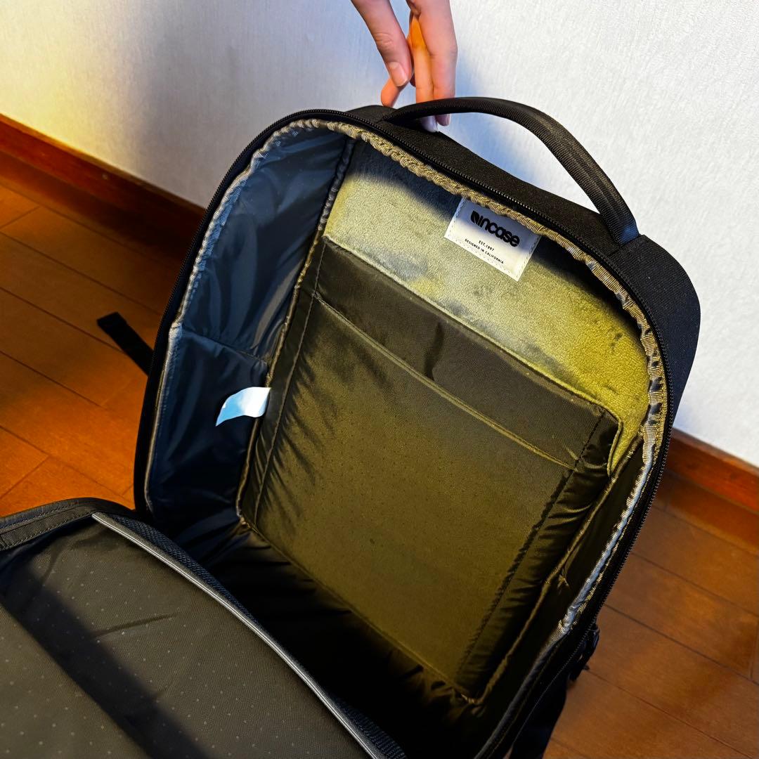 【incase】A.R.C. Daypack 20L Black