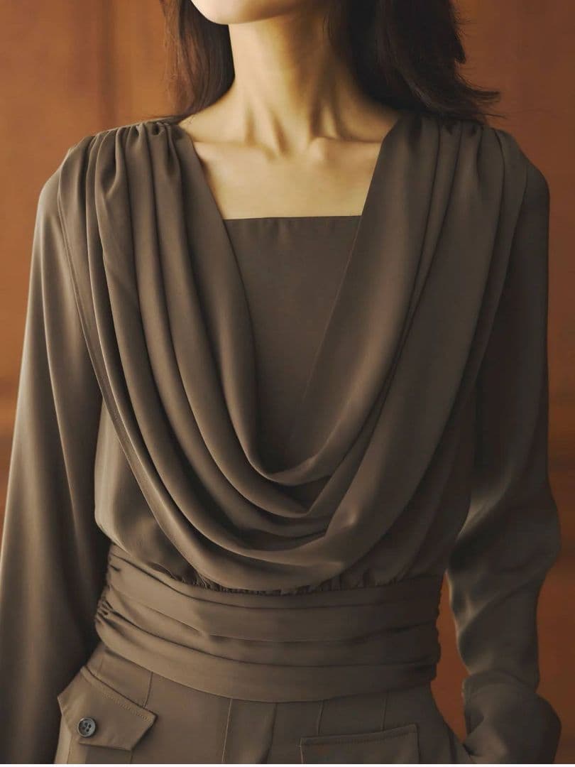 新品 2025AW anuans アニュアンス パウダーサテンドレープトップス