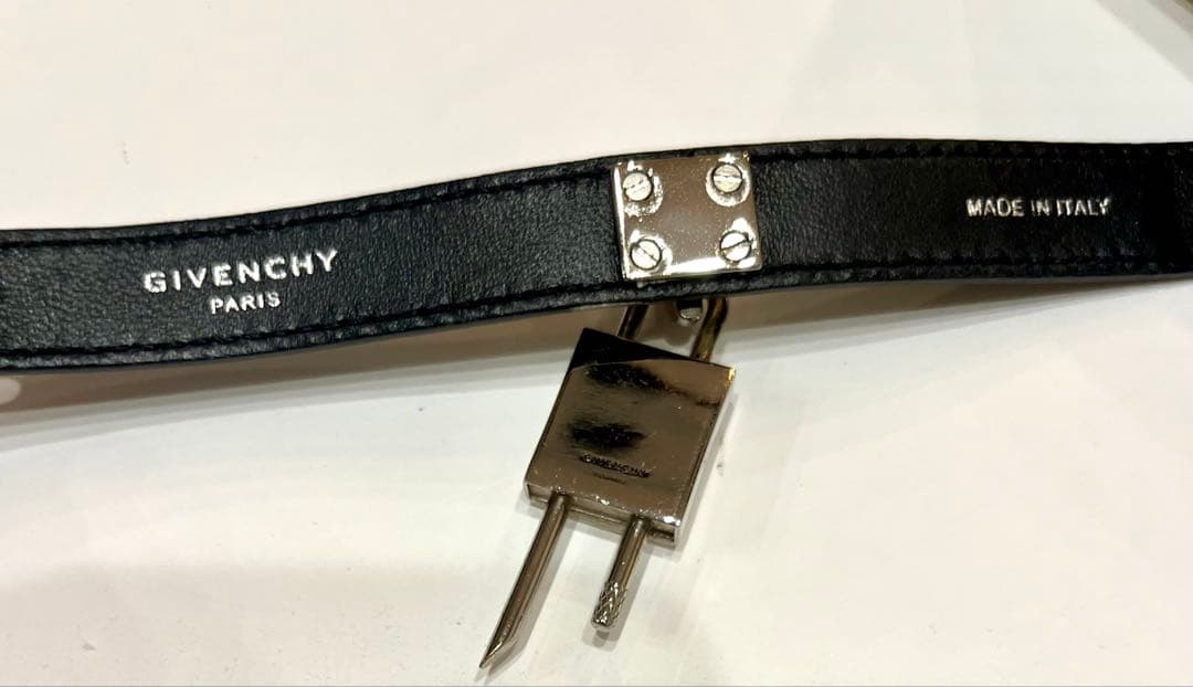 良品☆ジバンシィ 4Gパドロックスモール ブレスレット　バングル カデナ レザー