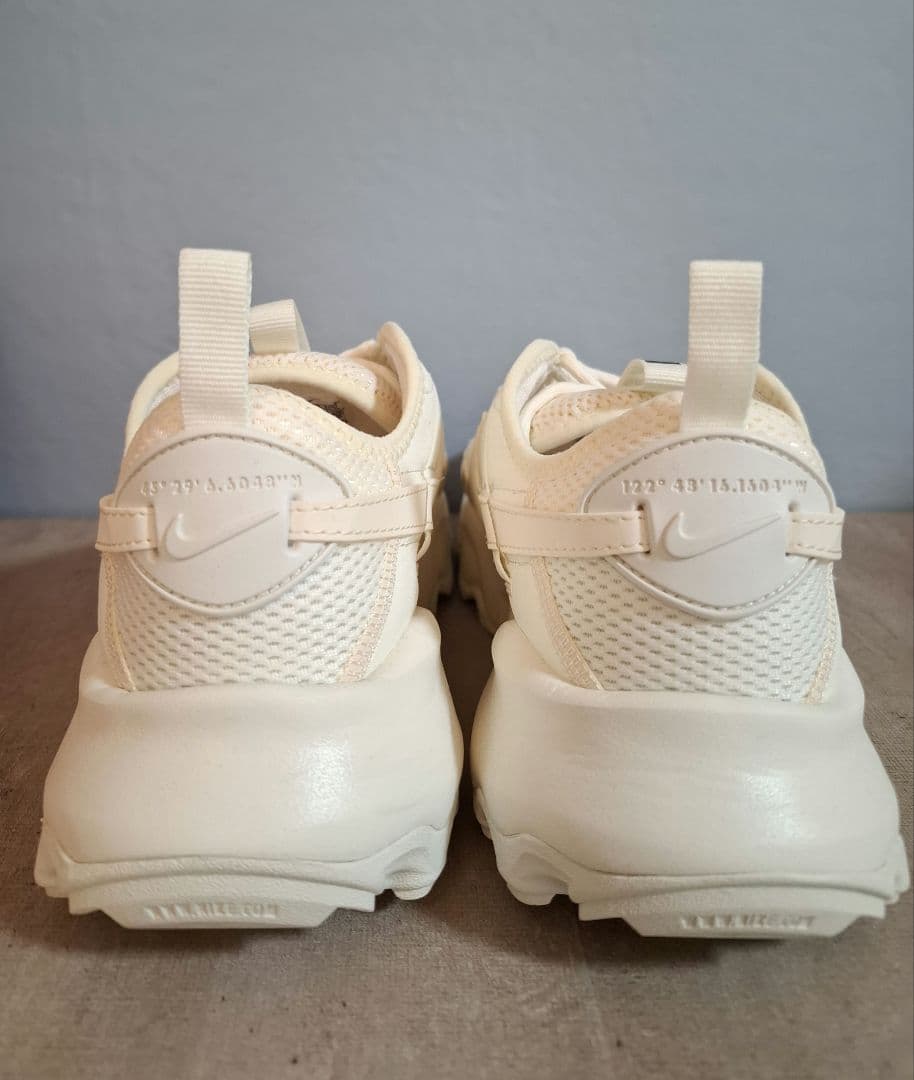 【NIKE】 TC7900 25cm ホワイト スニーカー