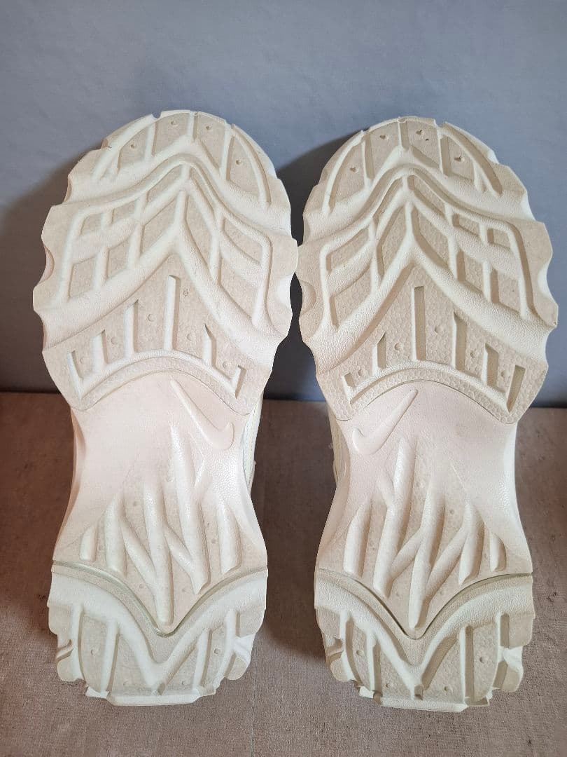 【NIKE】 TC7900 25cm ホワイト スニーカー