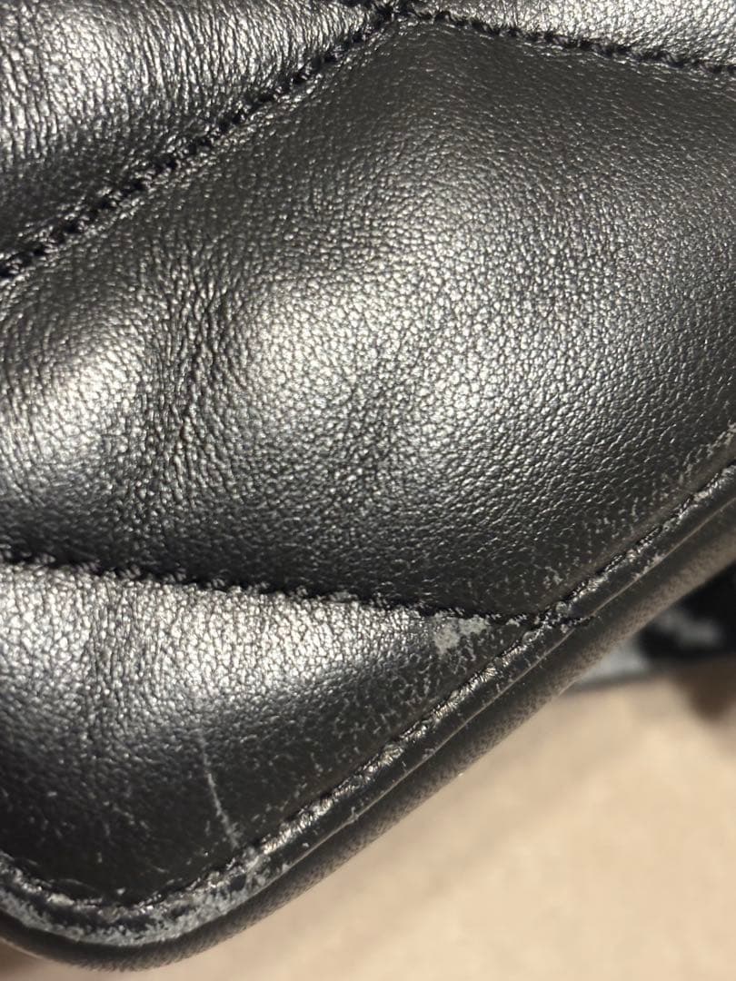 キラ クロスボディ・ピロー キルティング ブラック