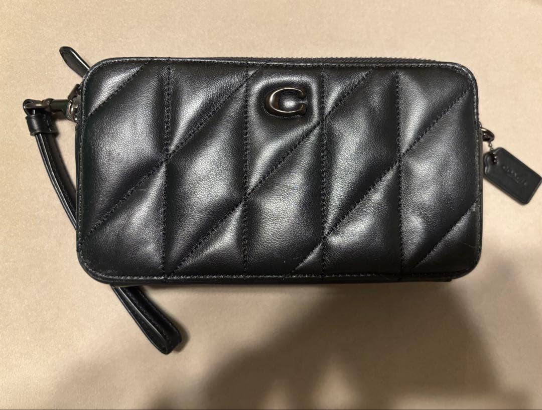 キラ クロスボディ・ピロー キルティング ブラック