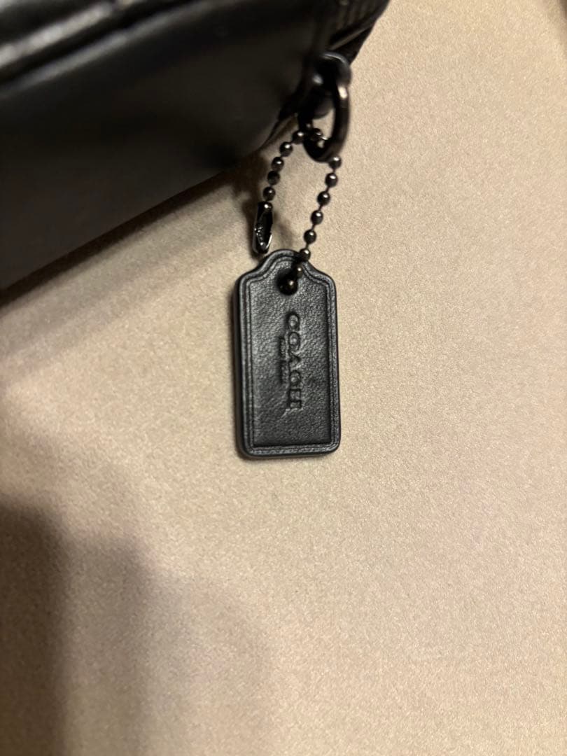 キラ クロスボディ・ピロー キルティング ブラック