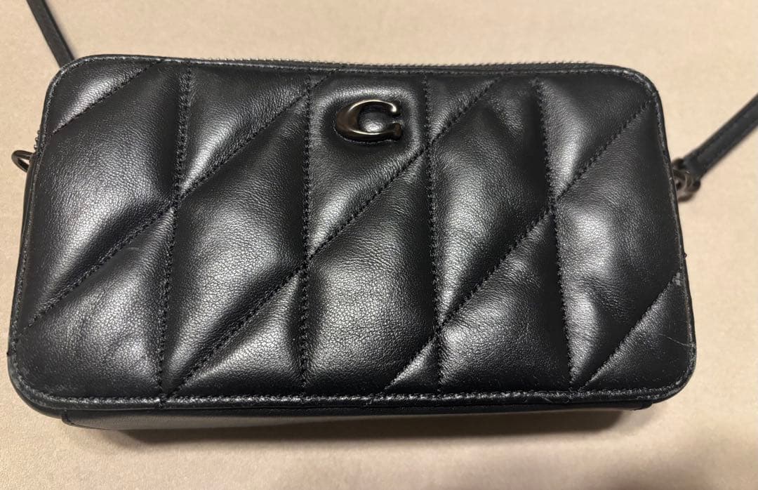 キラ クロスボディ・ピロー キルティング ブラック