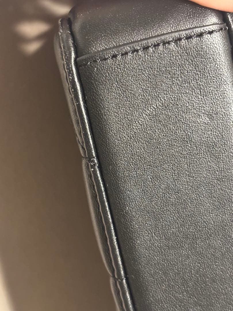 キラ クロスボディ・ピロー キルティング ブラック