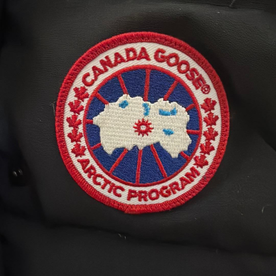   黒 ダウンベスト