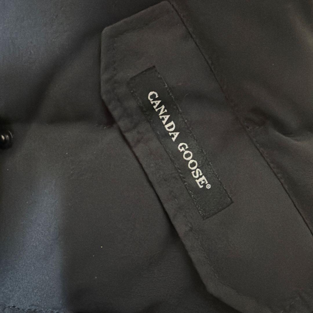   黒 ダウンベスト