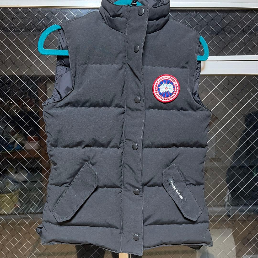   黒 ダウンベスト