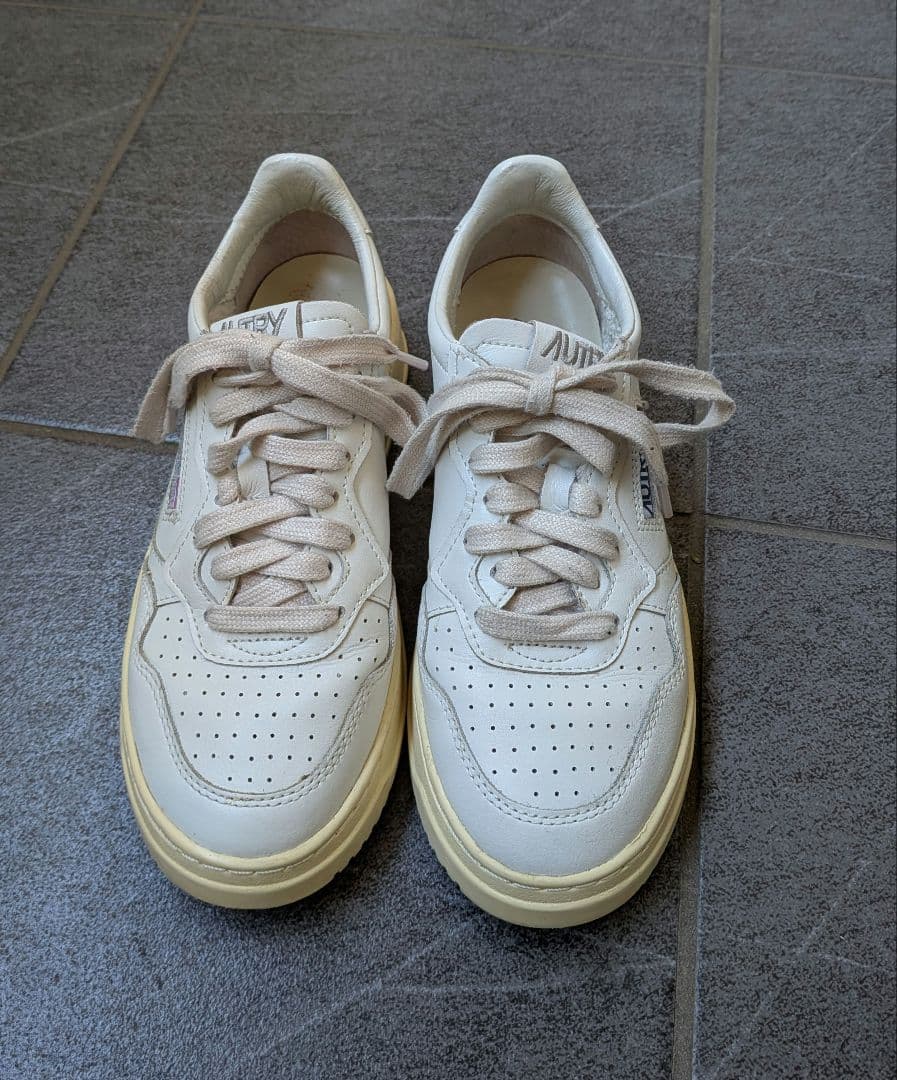 美品AUTRY オートリー スニーカー メダリスト　白　ホワイト 37