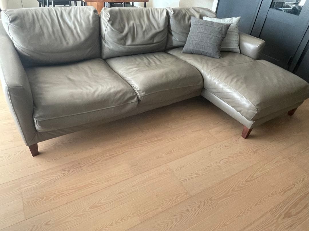 O　２／2 ACTUS S5507レザーソファー　グレー