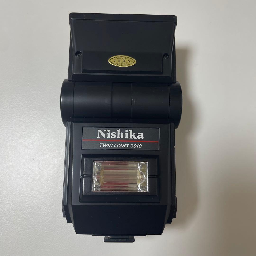 Nishika N8000 3DカメラとTwin Light 3010