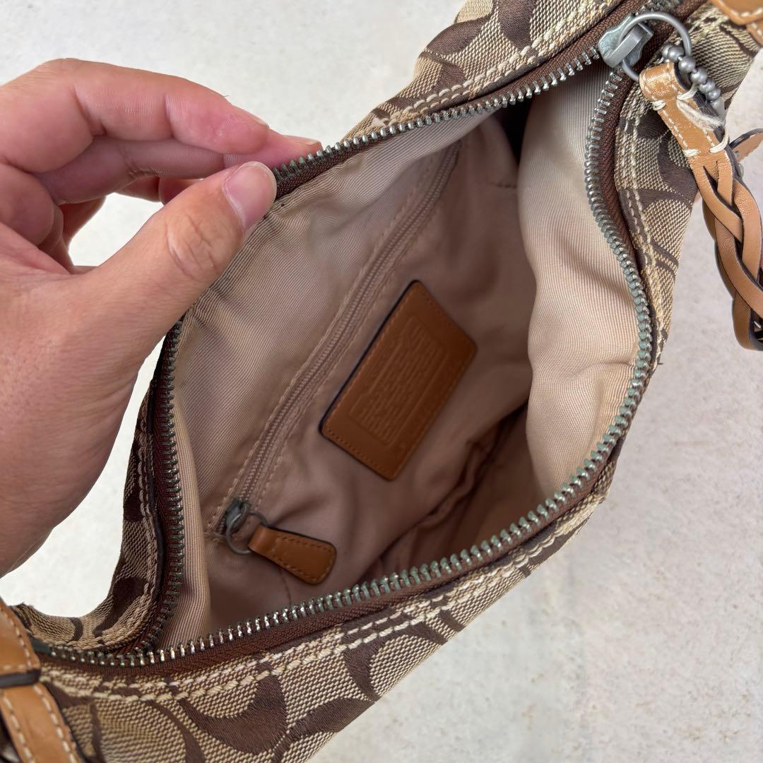 Coach half moon one shoulder bag シグネチャー