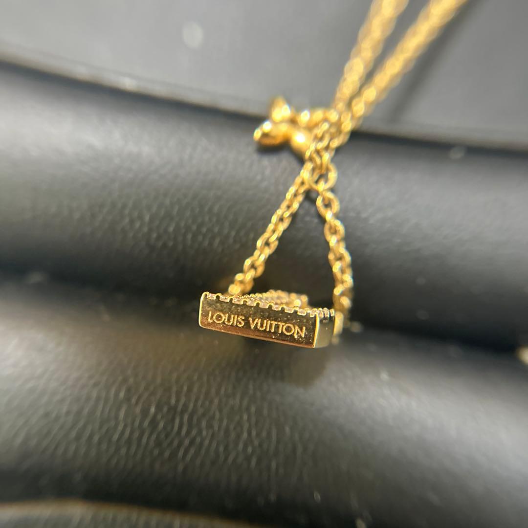 LOUIS VUITTON ゴールドネックレス