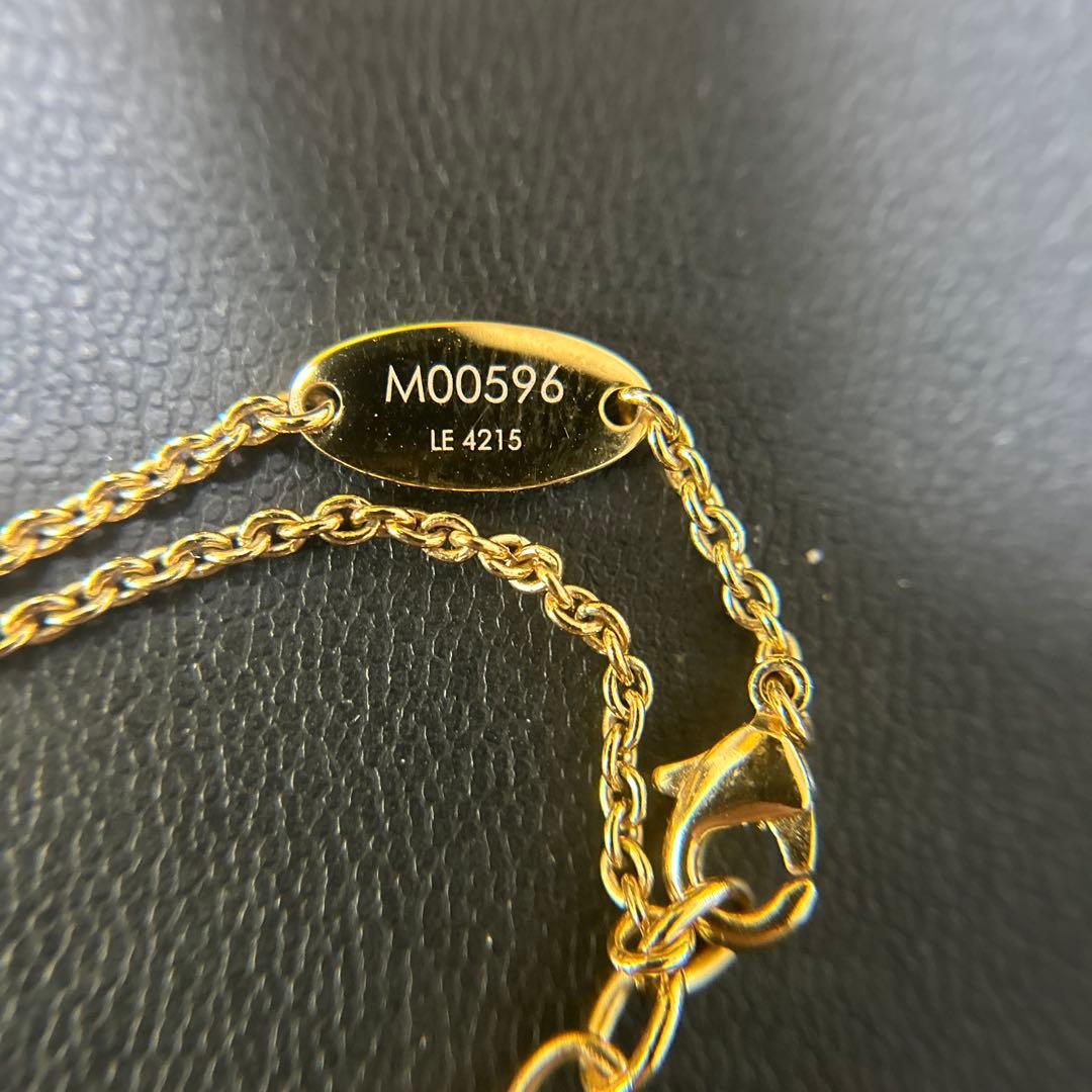 LOUIS VUITTON ゴールドネックレス