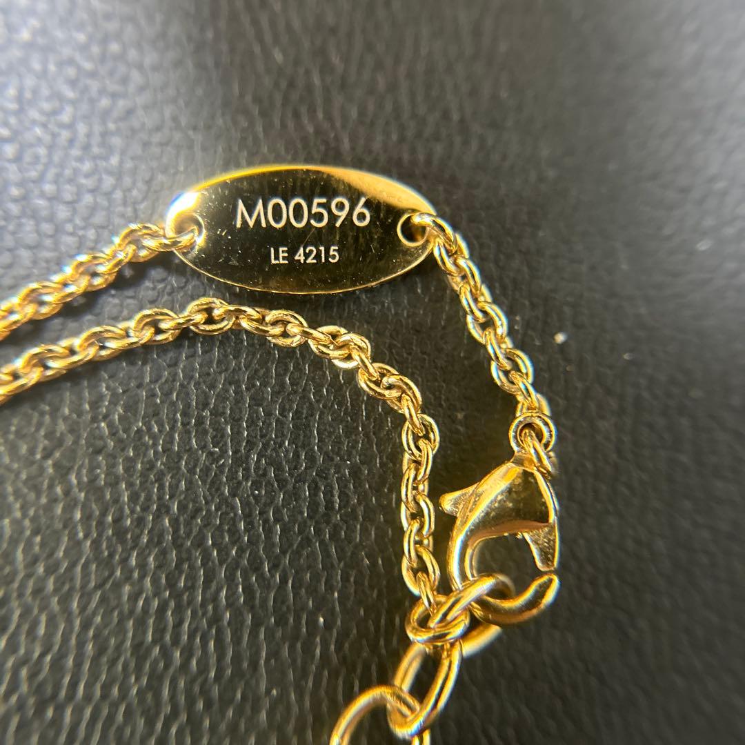 LOUIS VUITTON ゴールドネックレス