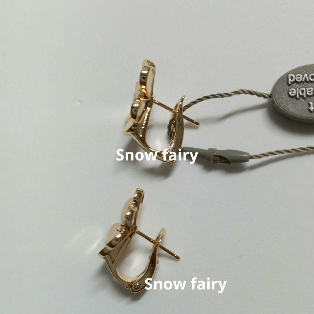 ハイクオリティ　三つ葉ピアス　フラワーピアス　イエローゴールドカラー