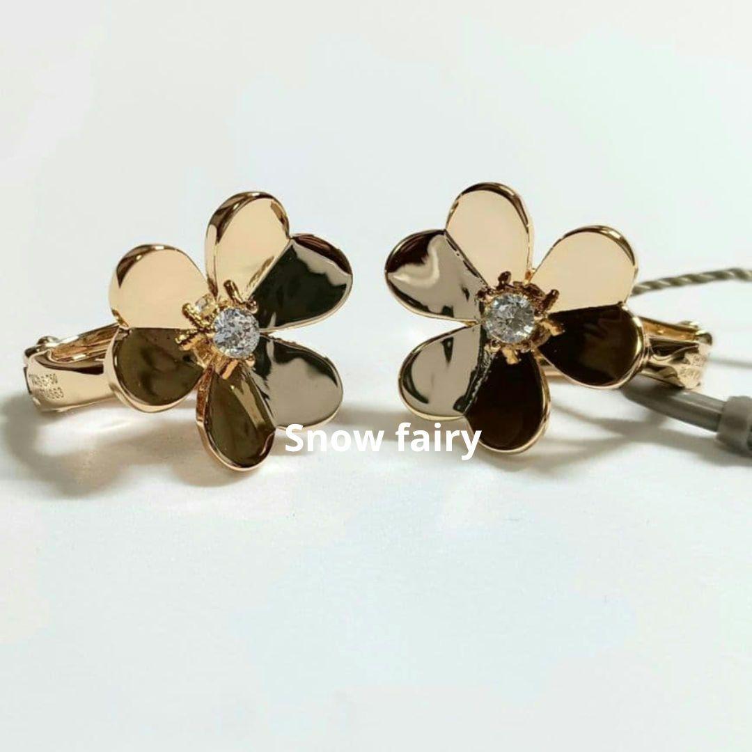 ハイクオリティ　三つ葉ピアス　フラワーピアス　イエローゴールドカラー