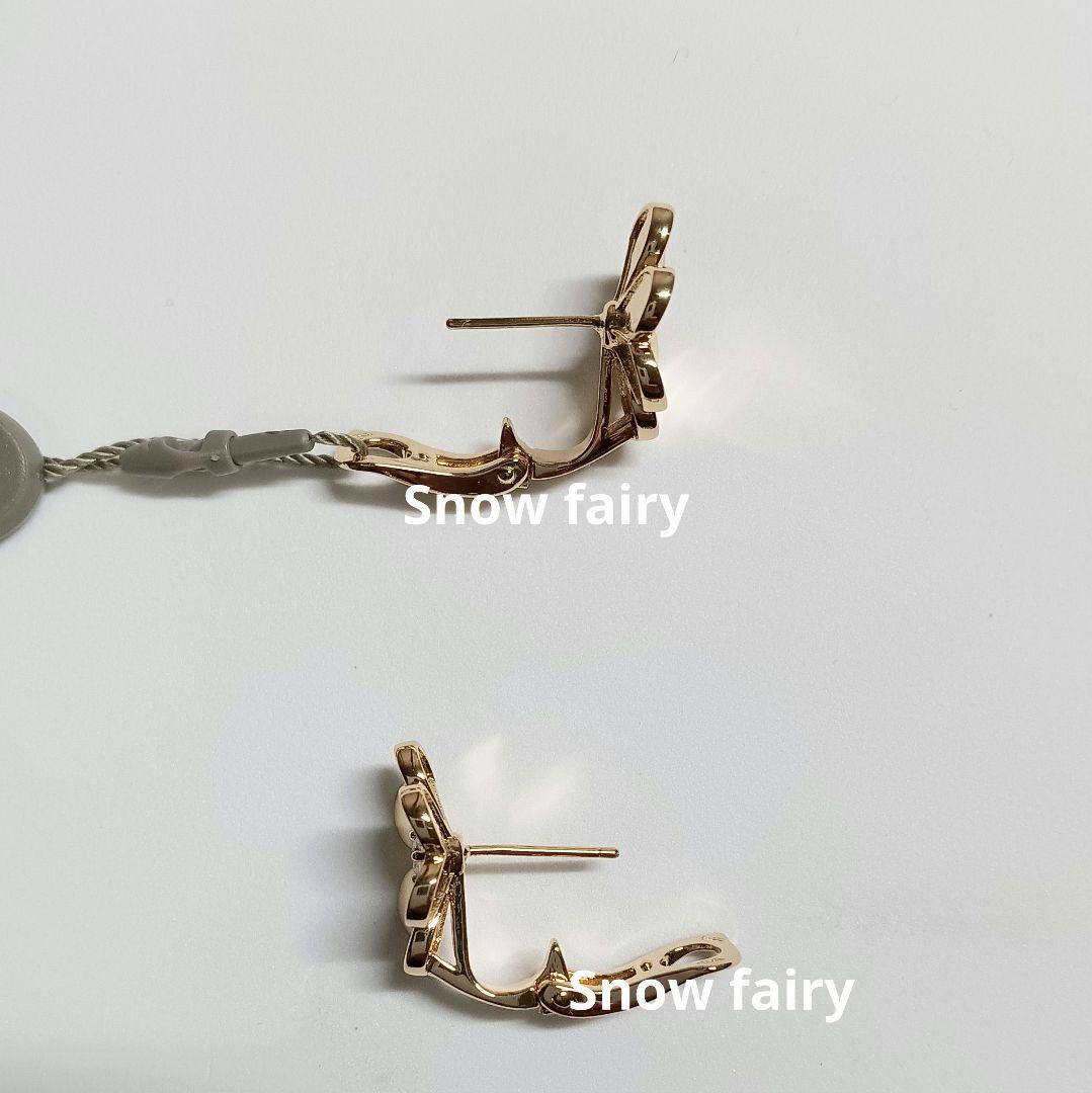 ハイクオリティ　三つ葉ピアス　フラワーピアス　イエローゴールドカラー