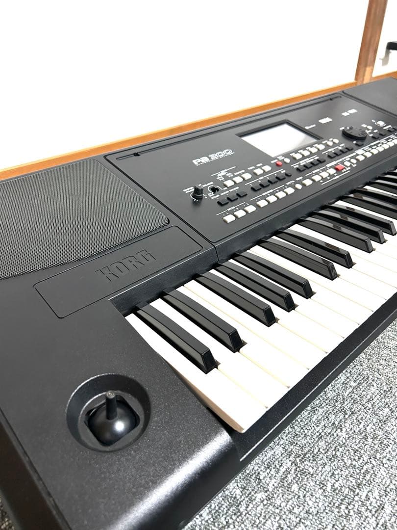 KORG コルグ Pa300 61鍵 キーボード パーソナルアレンジャー