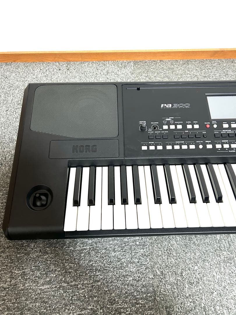 KORG コルグ Pa300 61鍵 キーボード パーソナルアレンジャー