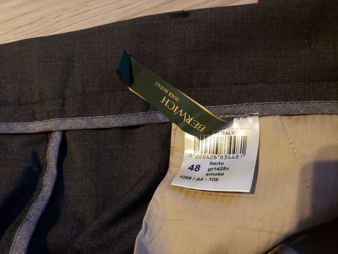 新品未使用berwich ベルトチャコールグレー48です。