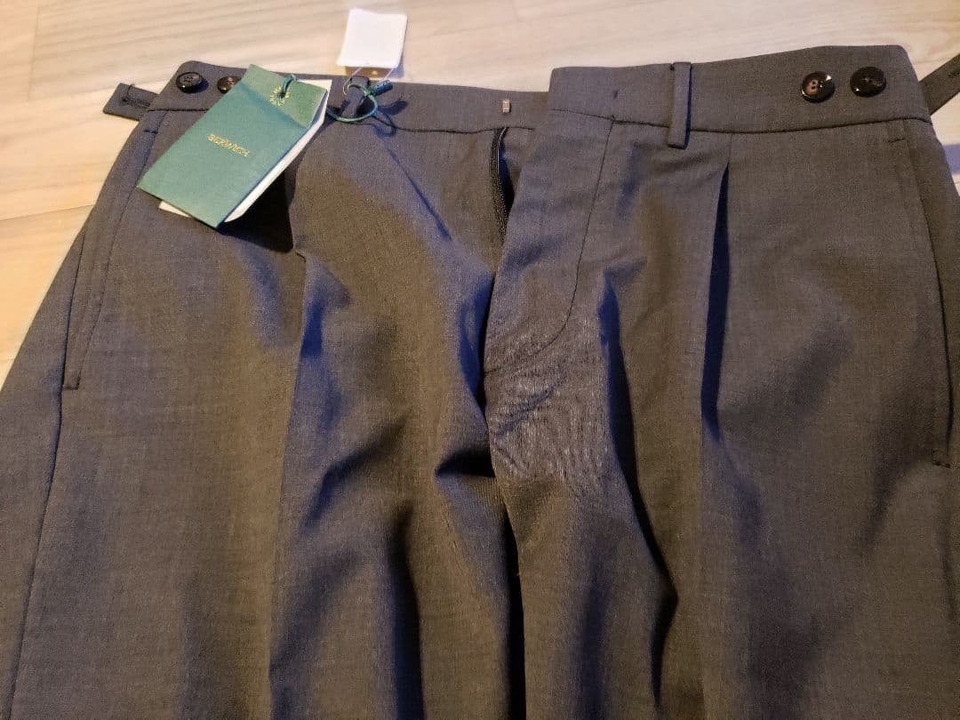 新品未使用berwich ベルトチャコールグレー48です。