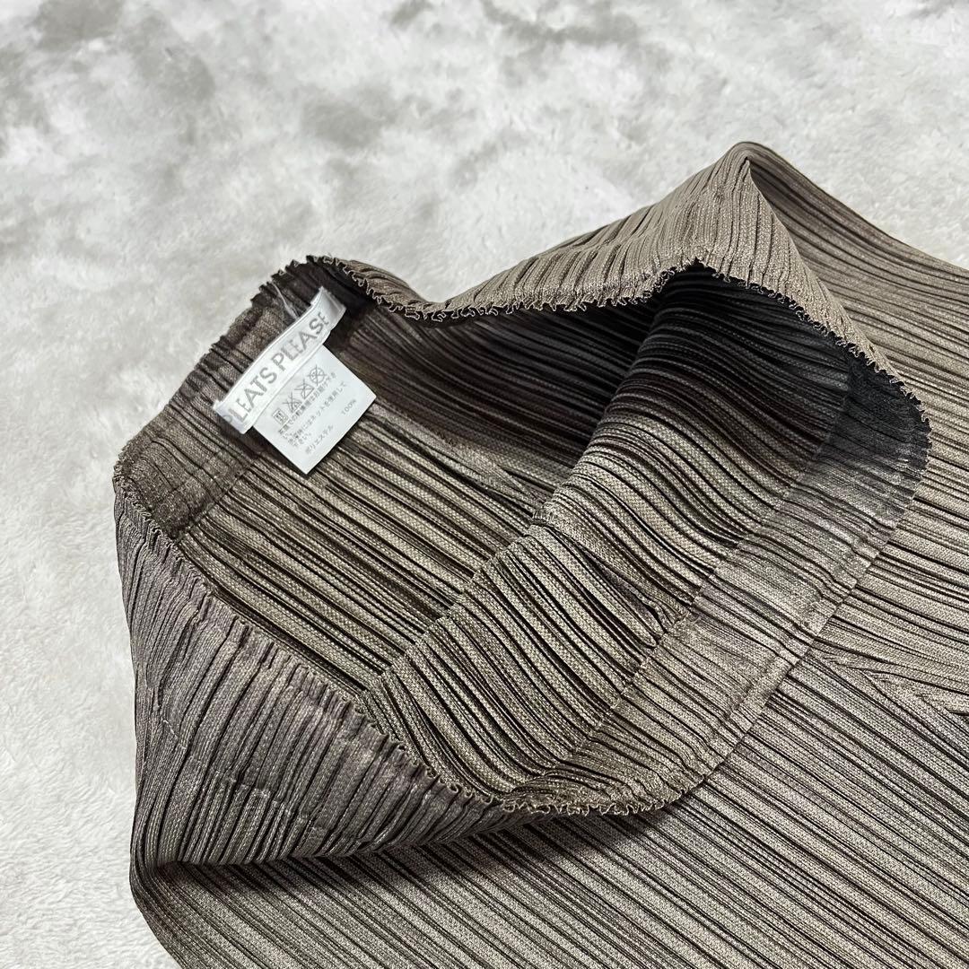 ことちゃぴ　　イッセイミヤケ　クロップドパンツ　カーキ