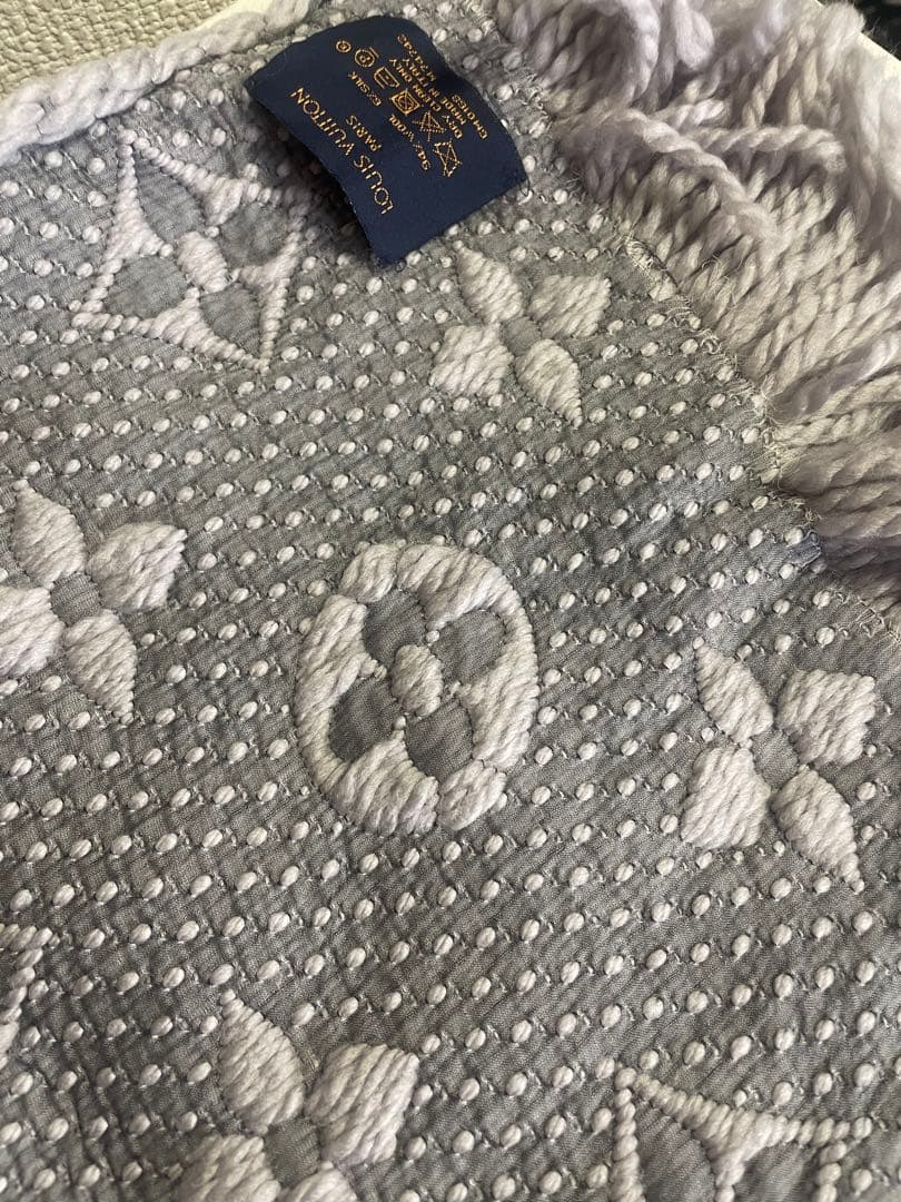 LOUIS VUITTONマフラー