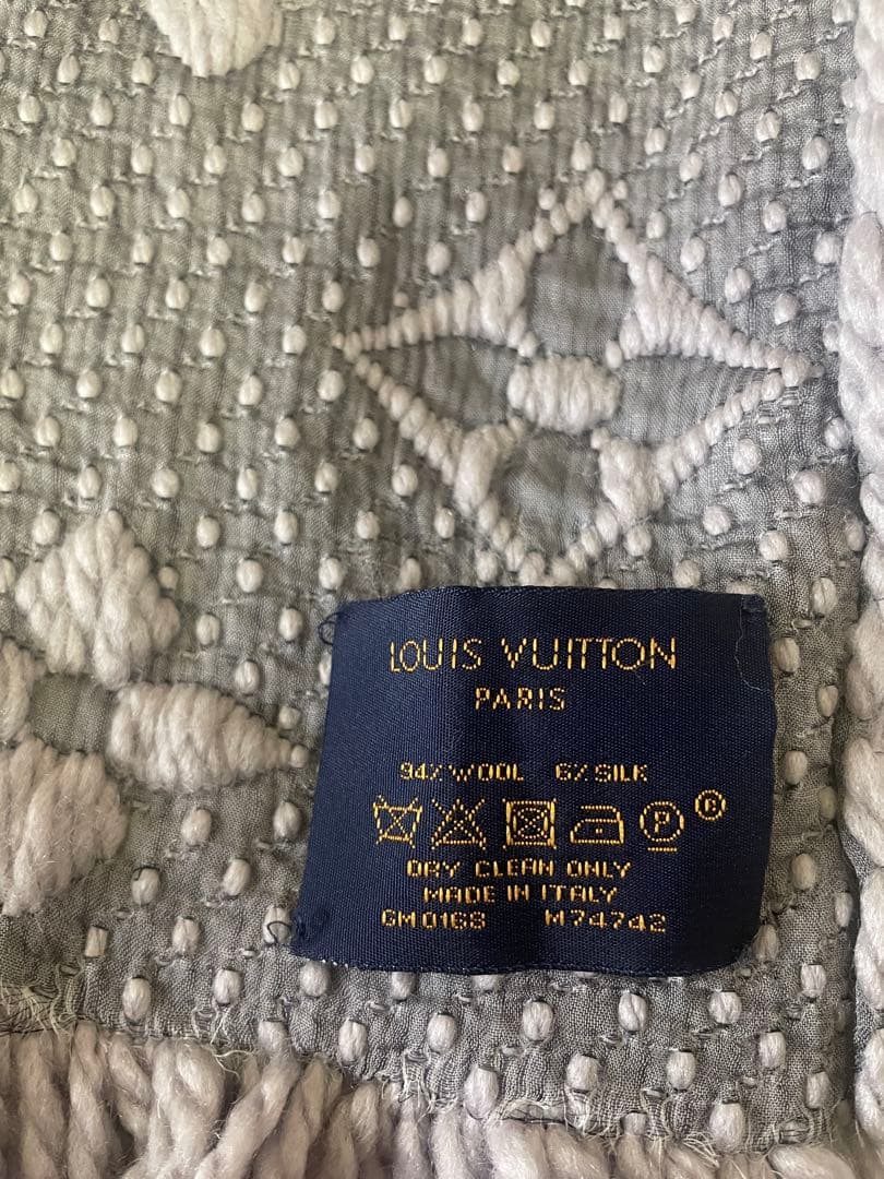 LOUIS VUITTONマフラー