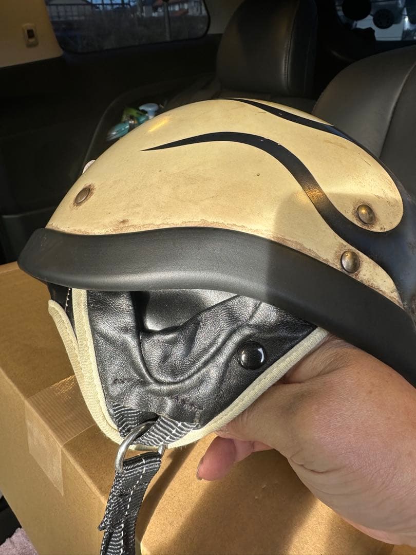 ポリスヘルメット