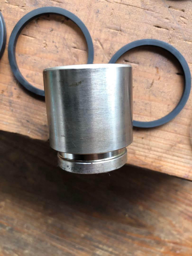 インプレッサgc8用ブレーキキャリパーフロント左右セット