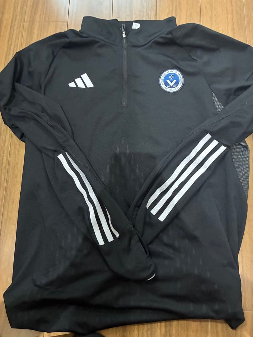 ipu環太平洋大学 adidas 黒 ジャージ　上下セット