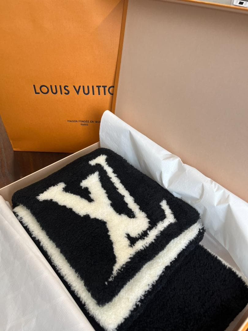 【新品 未使用】Louis Vuitton マフラー・コンフィー