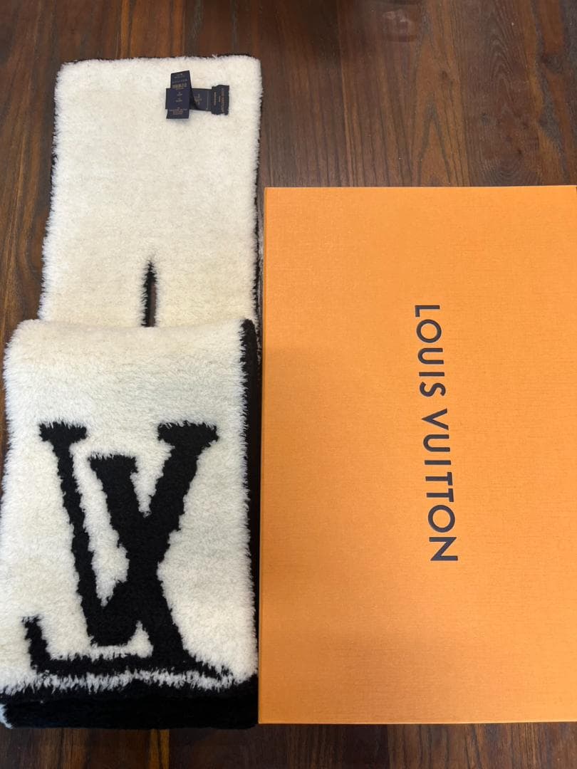 【新品 未使用】Louis Vuitton マフラー・コンフィー