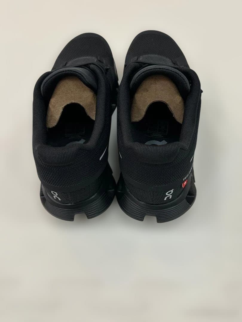 On ブラック スニーカー　レディース