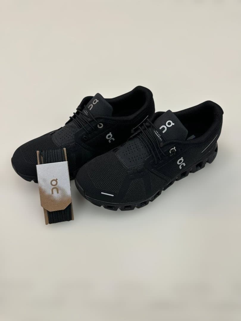 On ブラック スニーカー　レディース