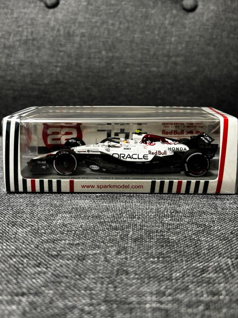 スパークRed Bull Racing RB21 角田裕毅 1/43