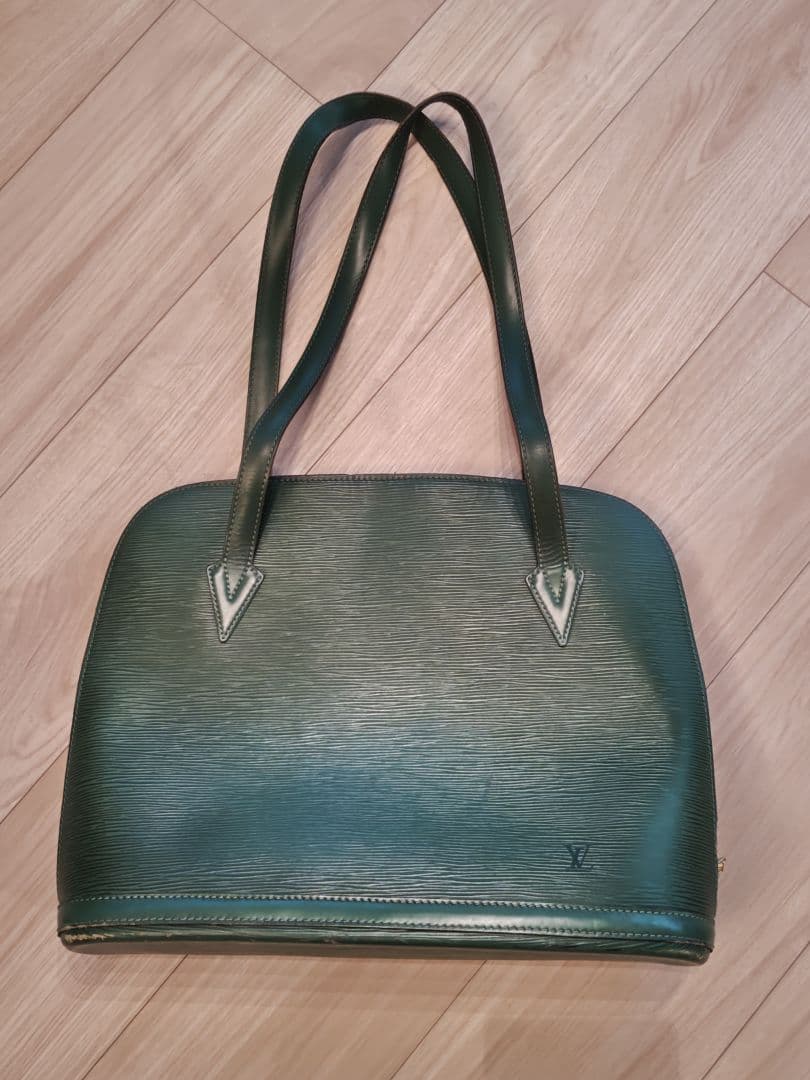 Louis Vuitton エピ グリーンショルダーバッグ
