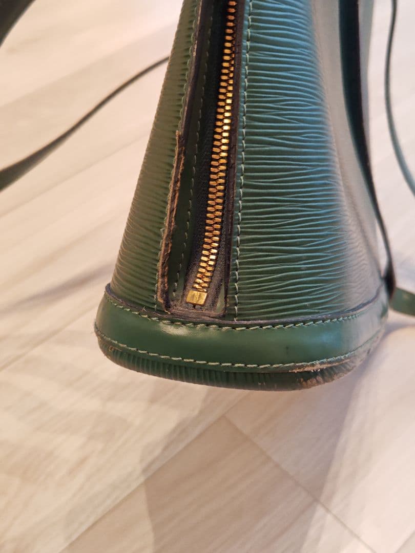 Louis Vuitton エピ グリーンショルダーバッグ