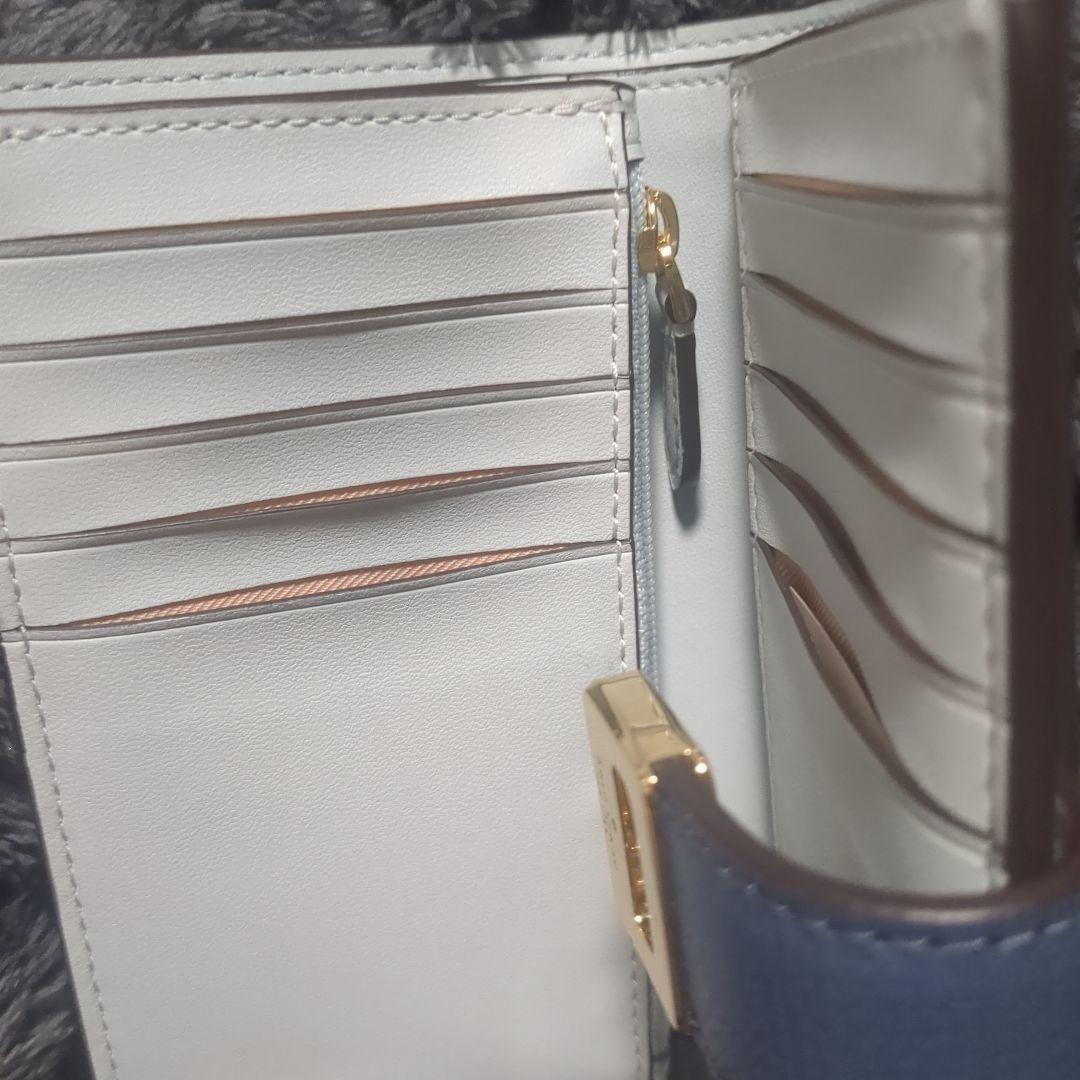 kate spadeフィービーフローラルアップリケターンロックウォレット