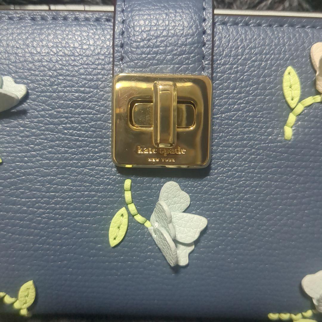 kate spadeフィービーフローラルアップリケターンロックウォレット