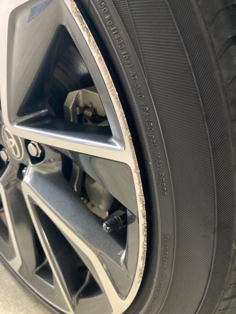 カローラスポーツ　純正18インチアルミ