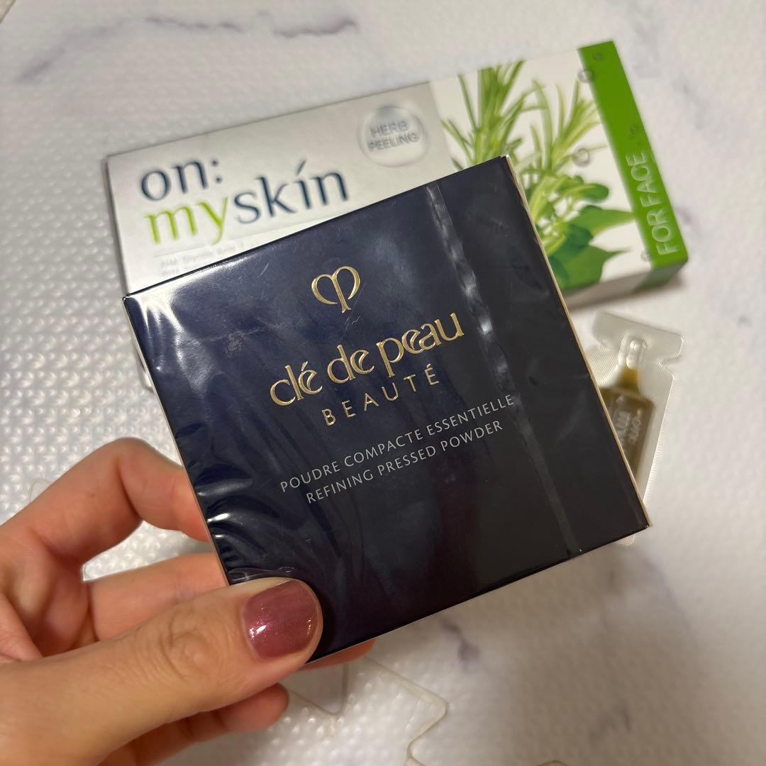 【新品　未開封】 クレドポーボーテ プードルコンパクトエサンシエル 5g 本体