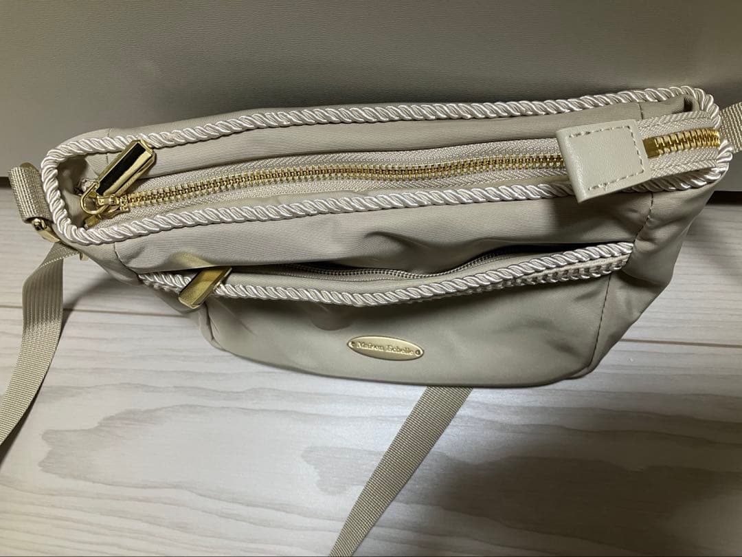 【未使用品】メゾンエシェル　ツイストコードショルダーバッグ　ベージュ